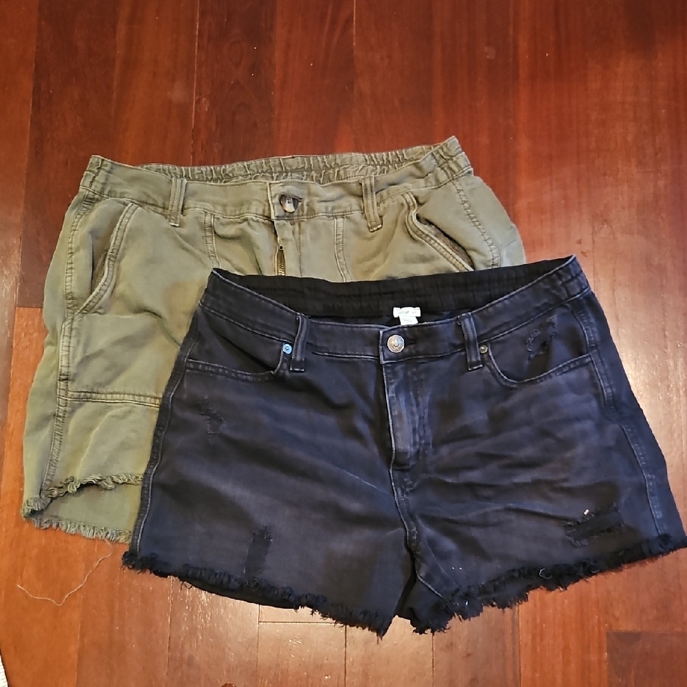 aerie | Daydream Shorts | SIZE MEDIUM | Black and Olive Shorts